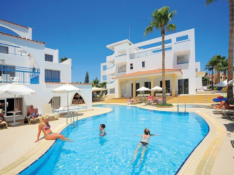 Petrosana Hotel Apartments Aya Napa Dış mekan fotoğraf