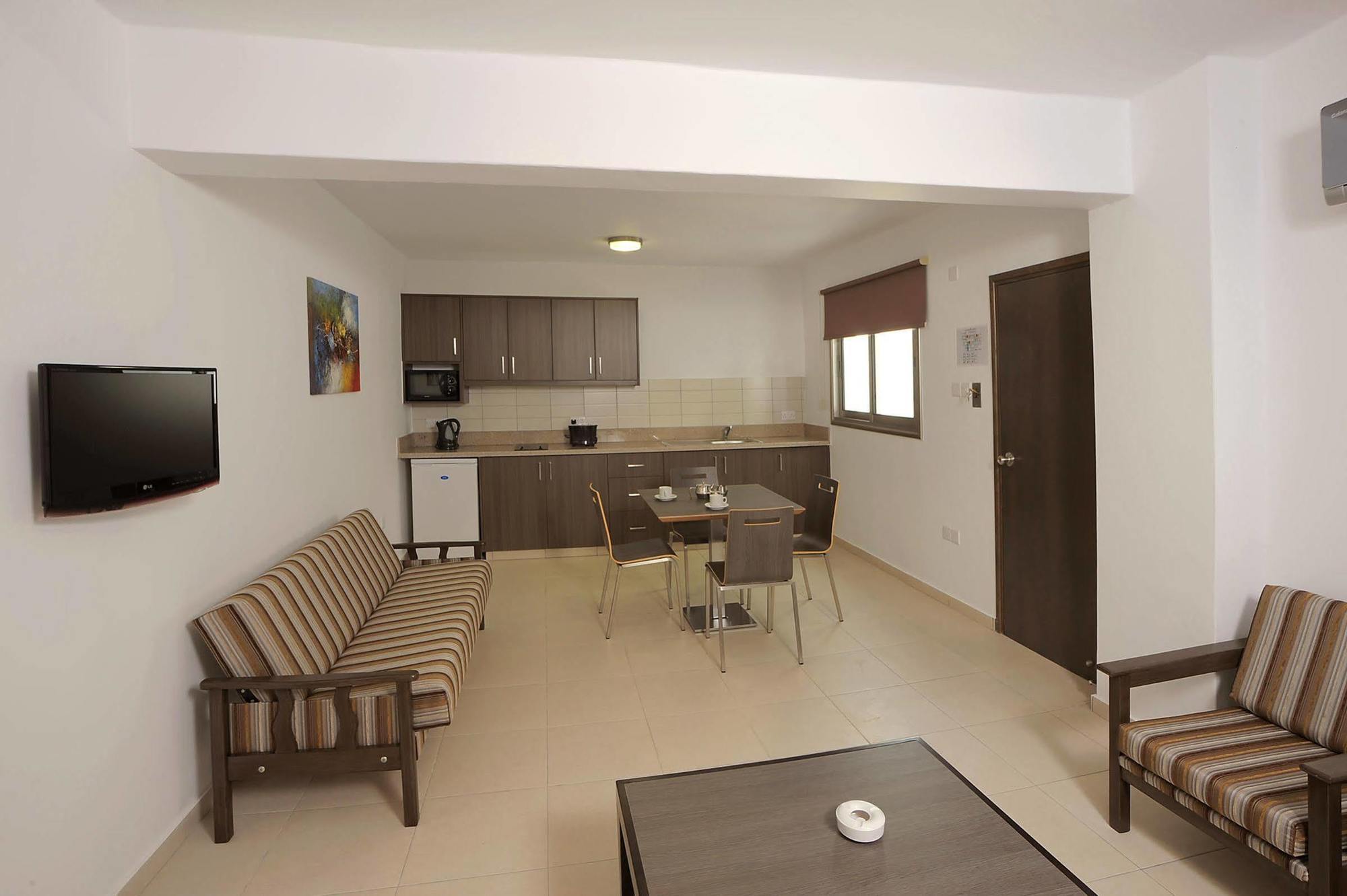 Petrosana Hotel Apartments Aya Napa Dış mekan fotoğraf