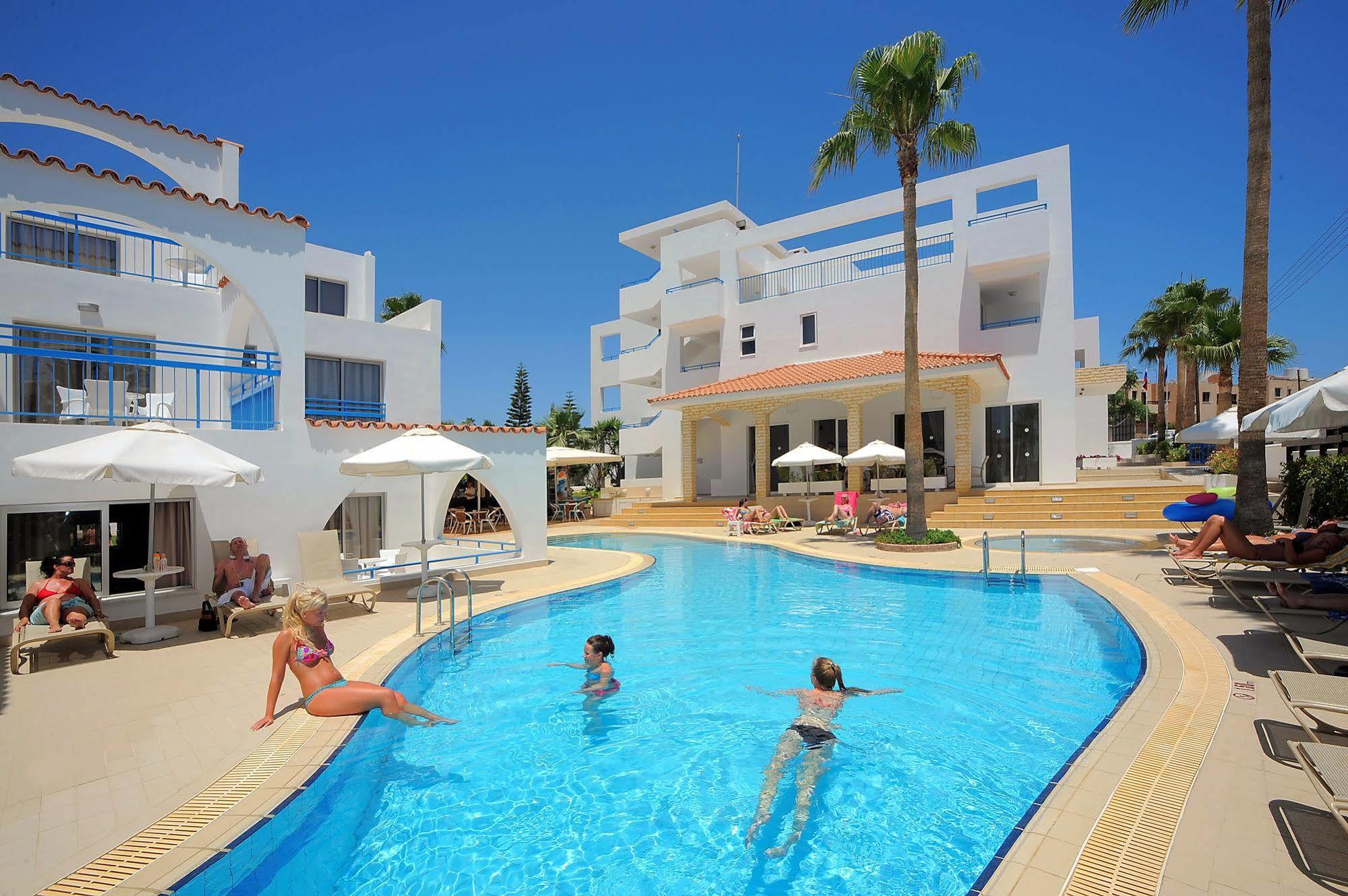 Petrosana Hotel Apartments Aya Napa Dış mekan fotoğraf